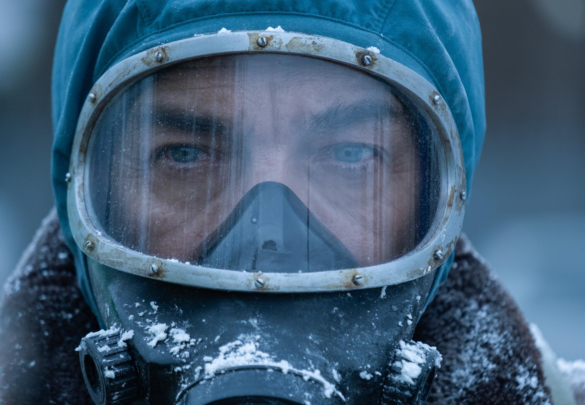A man with a mask in "El Eternauta."