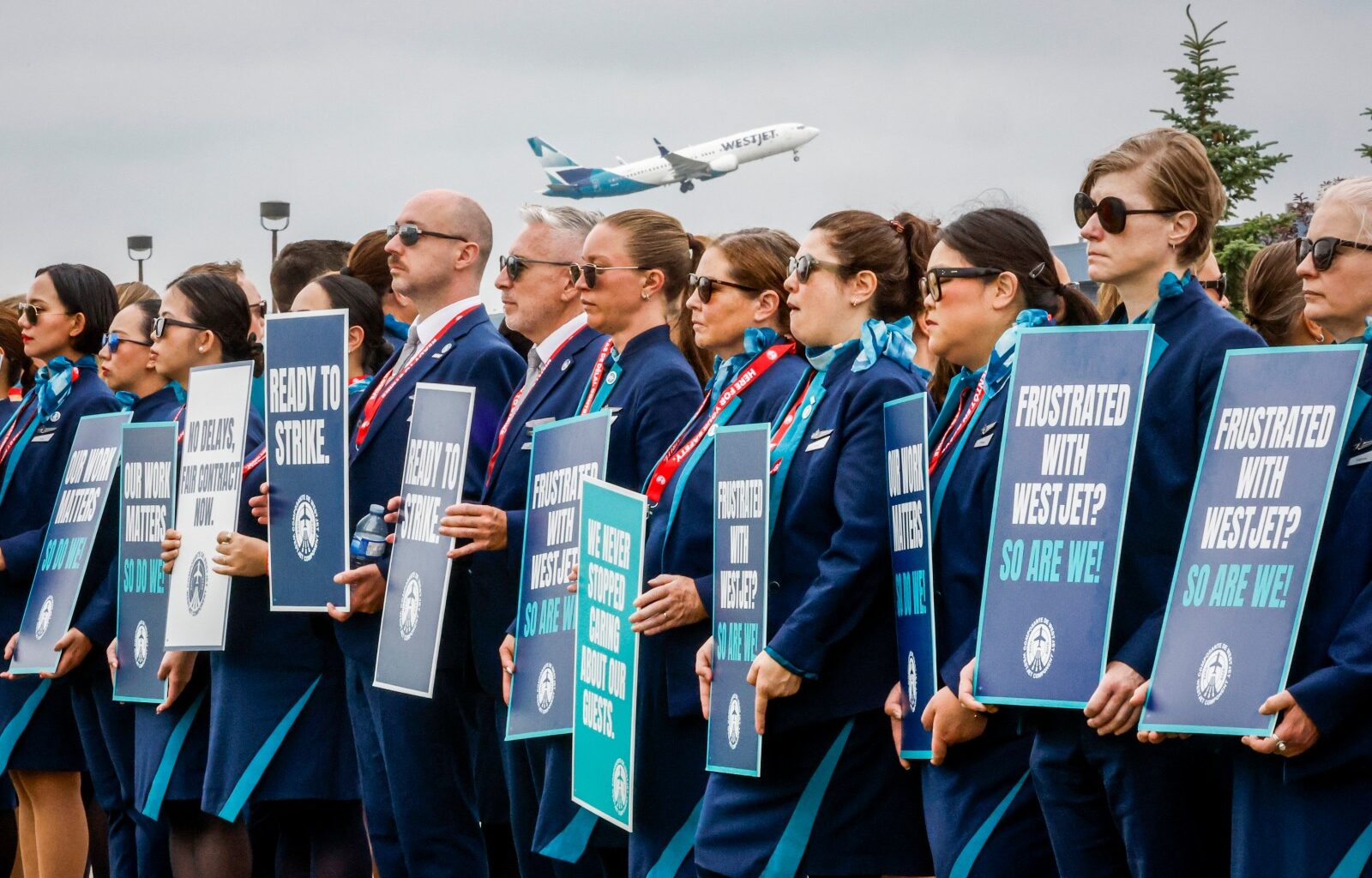 WestJet flight attendants approve strike mandate – Winnipeg Free Press