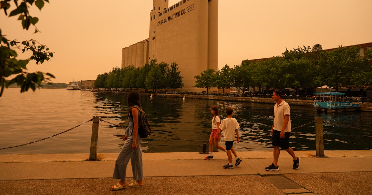 This is what Toronto looks like as wildfire smoke envelops the city – CP24