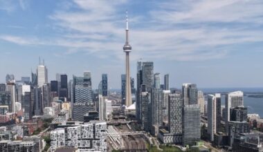 Before and after: Smoky haze takes over Toronto
