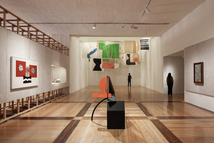 Exhibition Design for Constelaciones y derivas: arte de América Latina desde la Colección FEMSA / Max von Werz Arquitectos + Maurici Mesta Arquitectos - Image 3 of 21