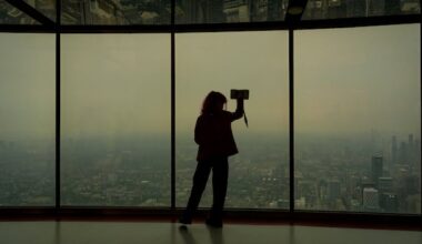 Smoke-filled skies, poor air quality warning remain across GTA