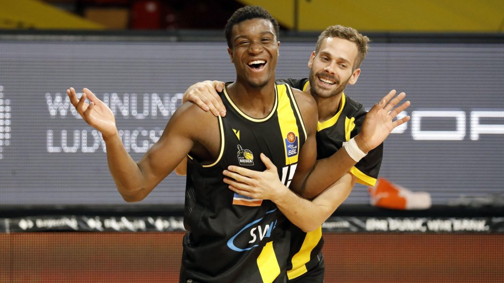 Ariel Hukporti, Porsche Basketball-Akademie, Porsche AG