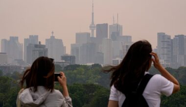 Heavy smoke, 'very poor' air quality expected to return across GTA Friday night, into weekend