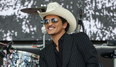 Bruno Mars Replaces Drake At No. 1 And Makes History