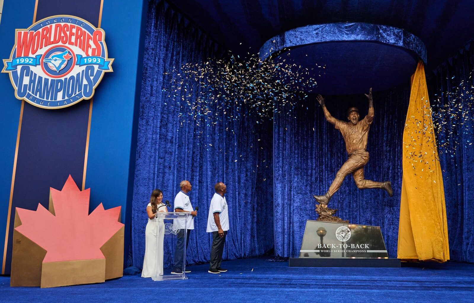 Blue Jays unveil statue outside Rogers Centre honouring World Series championships – Winnipeg Free Press