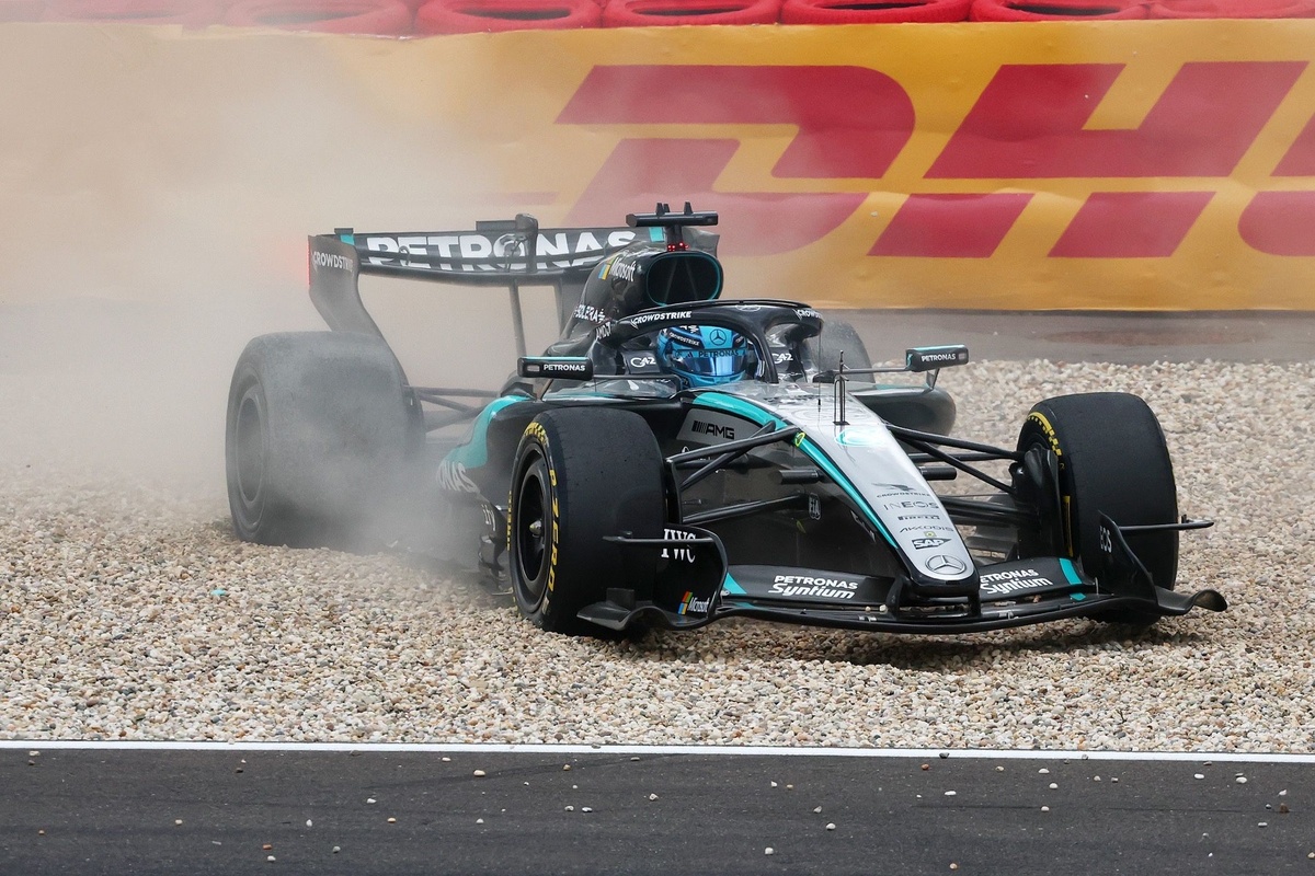George Russell furious at "dangerous" battery issue before Hamilton Spa clash