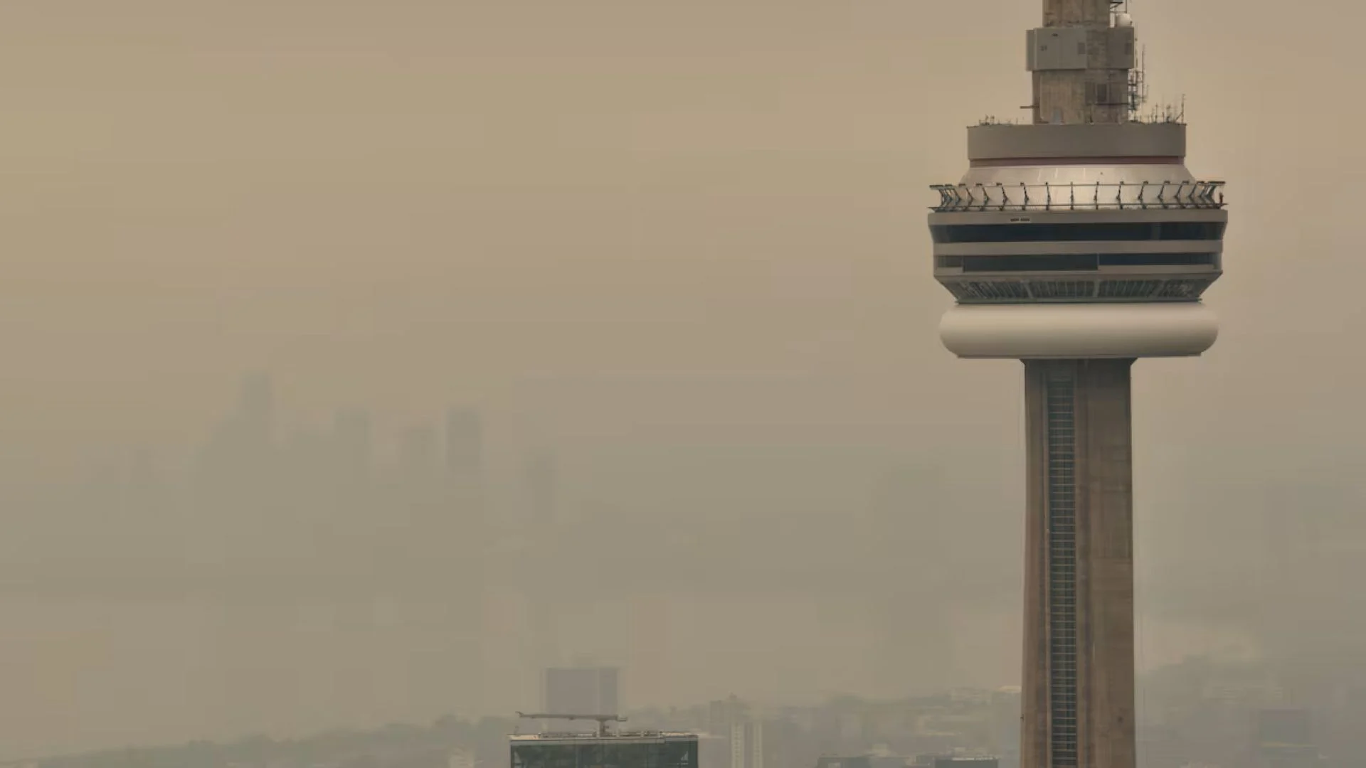 Smoky skies Toronto/Patrick Morrell/CBC