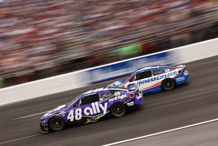 Alex Bowman, Hendrick Motorsports; Kyle Larson, Hendrick Motorsports
