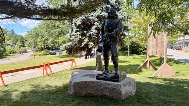 Amid wider statue debate, Gatineau quietly reinstalls monument to Samuel de Champlain