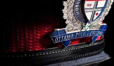 2 Ottawa police officers accused of gender-based misconduct have quietly left force