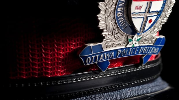 2 Ottawa police officers accused of gender-based misconduct have quietly left force