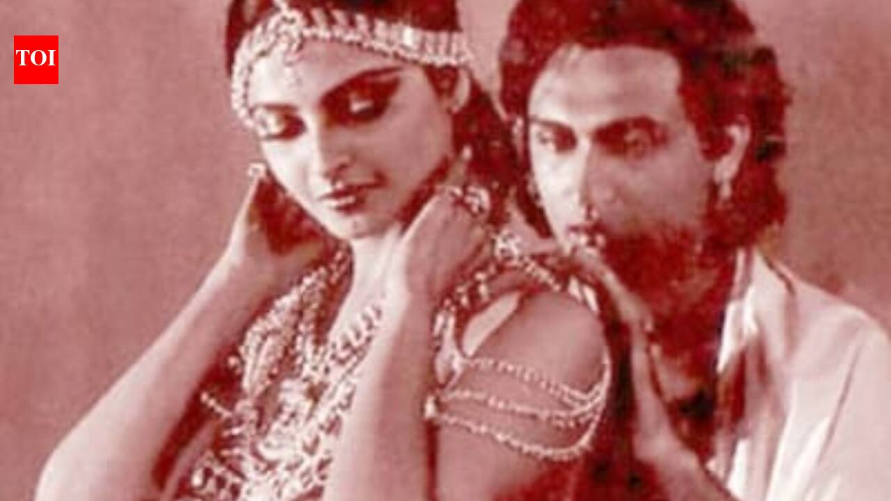 Shekhar Suman: 'Rekha never said don't touch me here, won't give another retake,' Shekhar Suman recalls working with her in Utsav: 'When there’s an actor who walks around with a paraphernalia, it's a problem' | Hindi Movie News