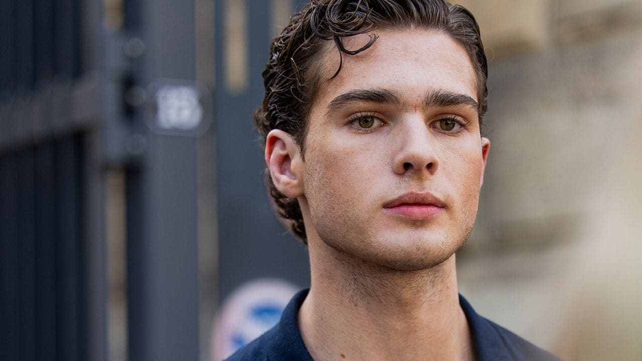 Fitness influencer reveals teen testosterone use on Hannity podcast