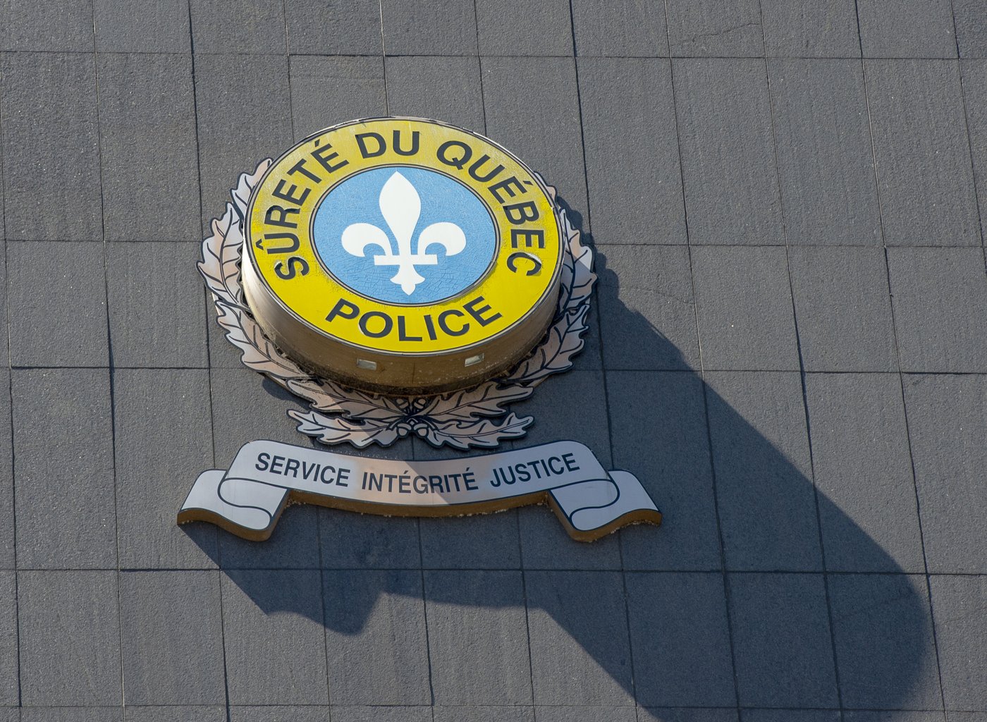 Police dismantle an operation making counterfeit documents in Montreal