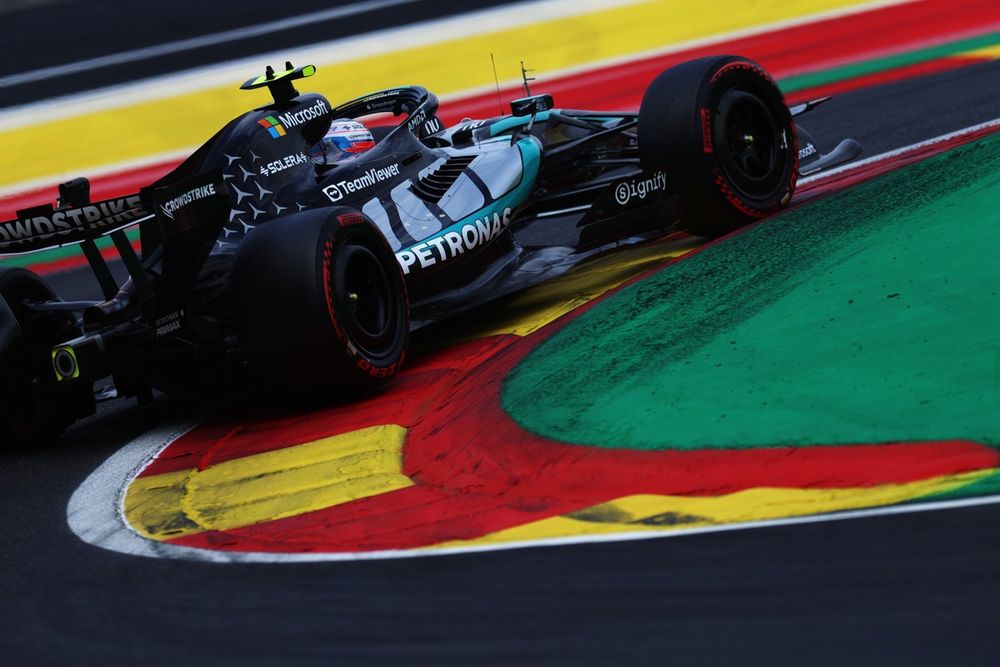 Kimi Antonelli often uses very sharp, rapid steering inputs