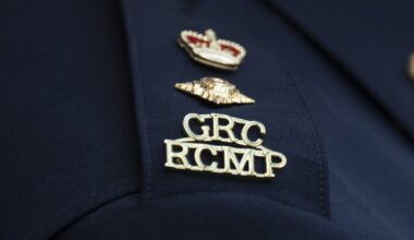 Man dies after police shooting at shopping centre in North Vancouver | NanaimoNewsNOW