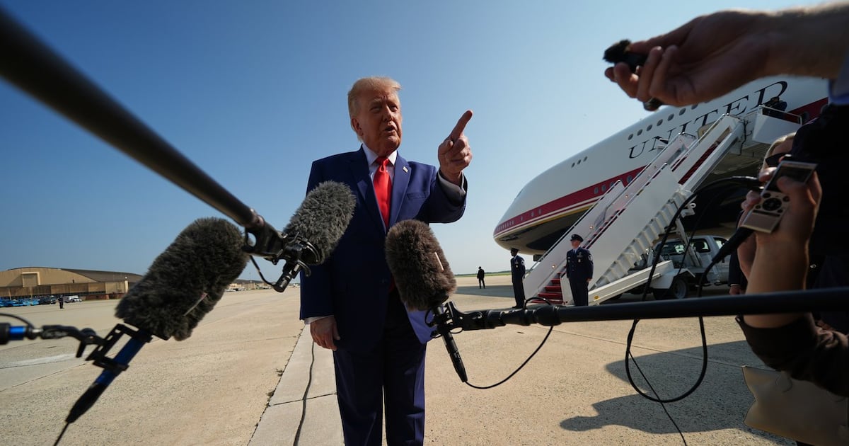 Trade war: Trump threatens new tariffs on generic drug makers