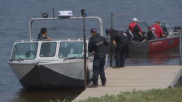 Parents in 'unimaginable pain' as search continues for 1 of 2 brothers in Nutimik Lake