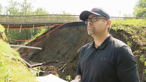 Resident of Edmonton's northwestern outskirts raises concerns after part of road collapses due to erosion