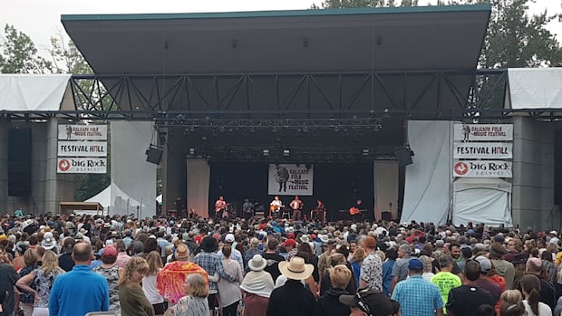 Calgary Folk Fest kicks off amid hot, smoky conditions