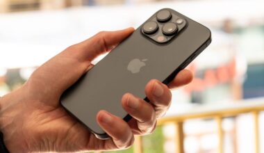Man holding iPhone