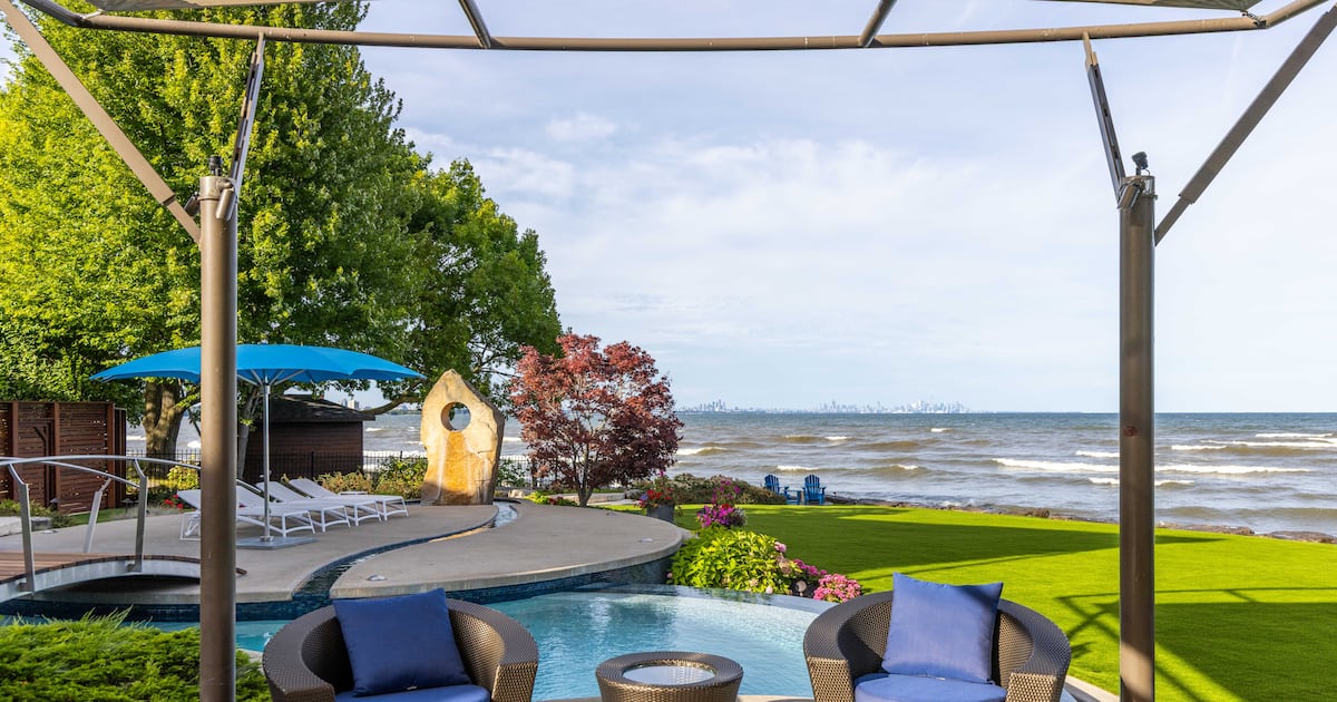This Mississauga mansion has waterfront access and 'breathtaking' views of downtown Toronto – CP24
