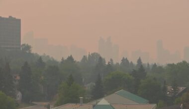 Wildfire smoke prompts air quality warnings for Calgary and surrounding areas