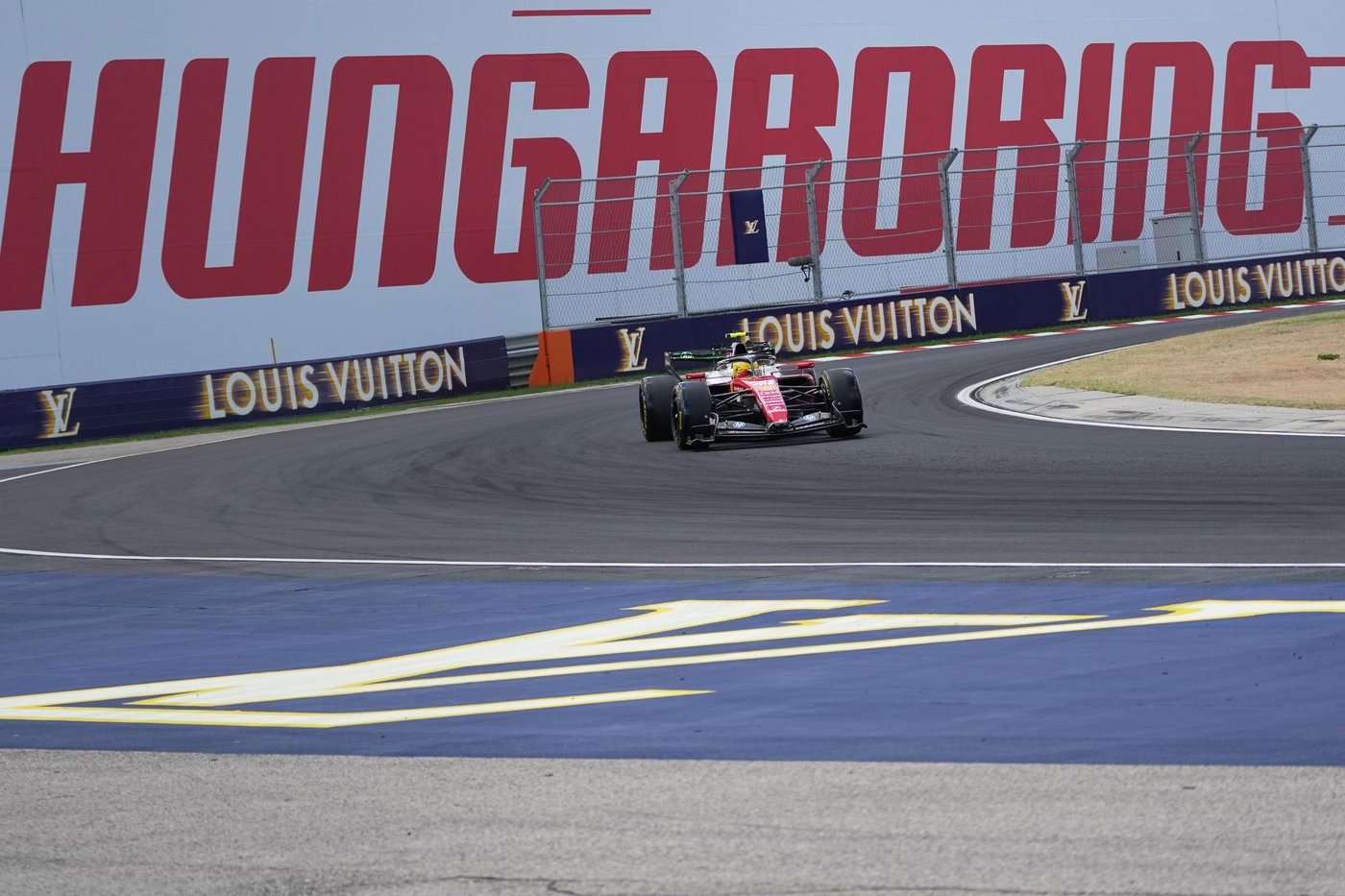 Hamilton looks for a chance to pressure Antonelli as F1 title race comes to Hungary | NanaimoNewsNOW