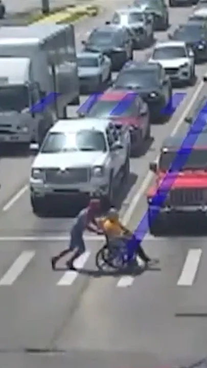 Real-life Spider-Man helps man in wheelchair cross busy Arkansas intersection - YouTube