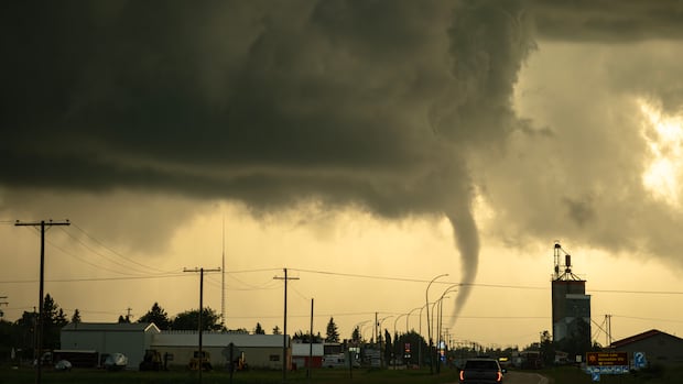 Tornado warnings are rising faster than actual tornadoes. Is that a good thing?