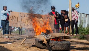 As Ebola cases in Congo near 3,000, more health workers go on strike