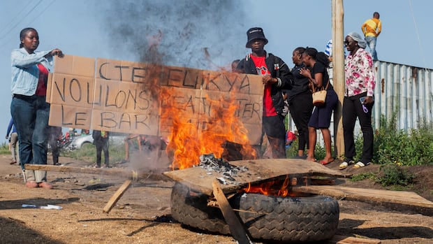As Ebola cases in Congo near 3,000, more health workers go on strike