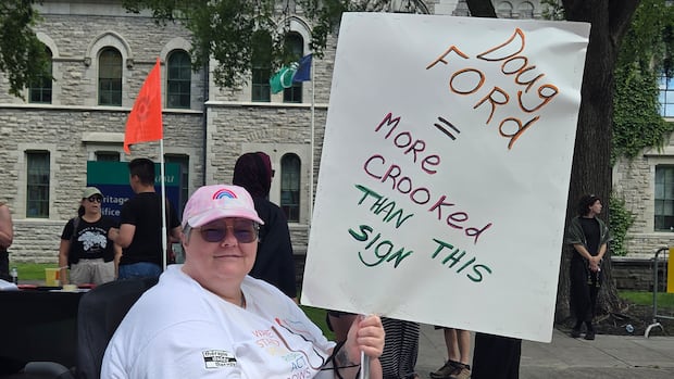Anti-Ford protesters rally in Ottawa as premier's polling numbers dip
