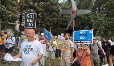 Hundreds of Torontonians celebrate after feds reject Billy Bishop jet expansion