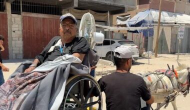 Gaza: Dialysis patients face gruelling hospital journey by donkey cart