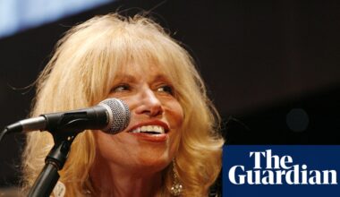Carly Simon shares Parkinson’s disease diagnosis and says music has ‘rescued’ her | Carly Simon