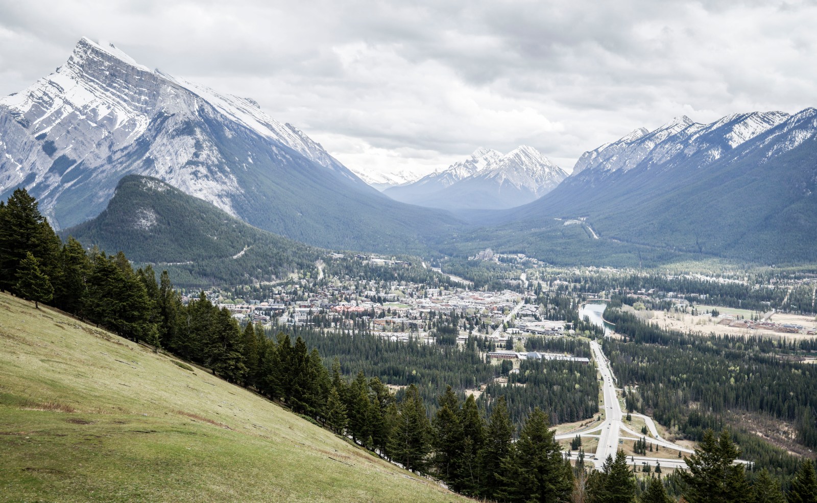 Parks Canada says Calgary men dead after slipping and falling on popular hike – Winnipeg Free Press