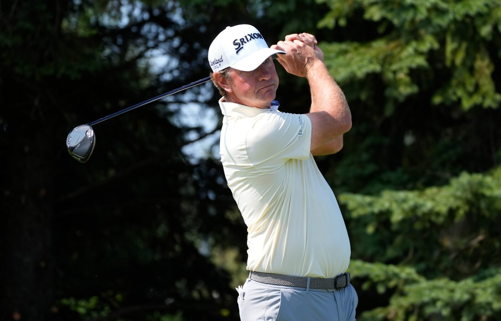 Lucas Glover removes shoes at 3M after complaints about spike marks on the greens – Winnipeg Free Press