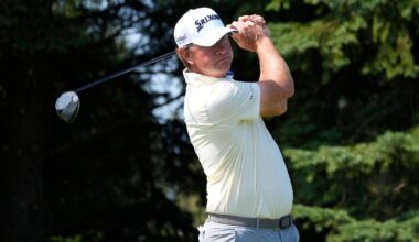 Lucas Glover removes shoes at 3M after complaints about spike marks on the greens – Winnipeg Free Press