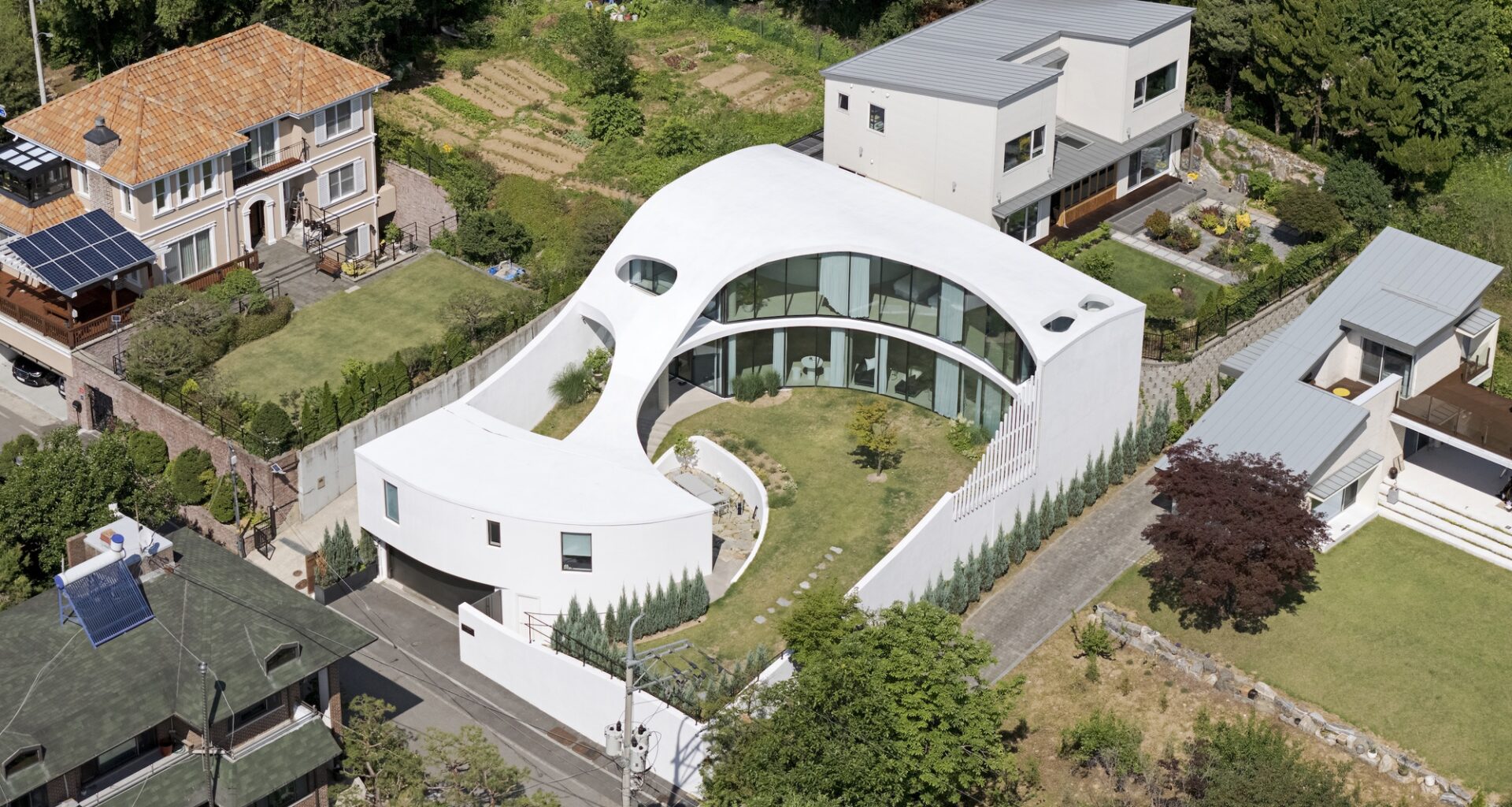 The Orb House / Chiasmus Partners