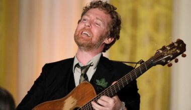 Glen Hansard, Irish singer-songwriter who won an Academy Award, dies in motorcycle crash