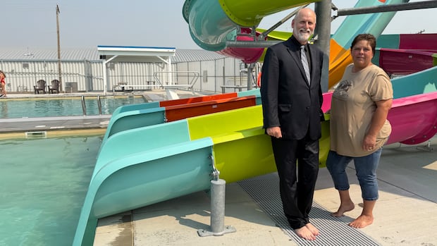 Maple Creek, Sask., leaders make a splash on new waterslides