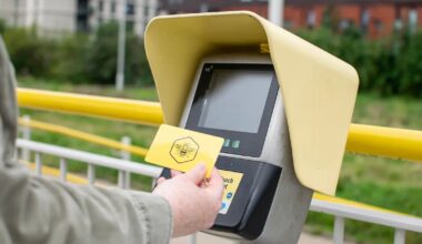 Apple Wallet Support Coming to Manchester's Bee Card