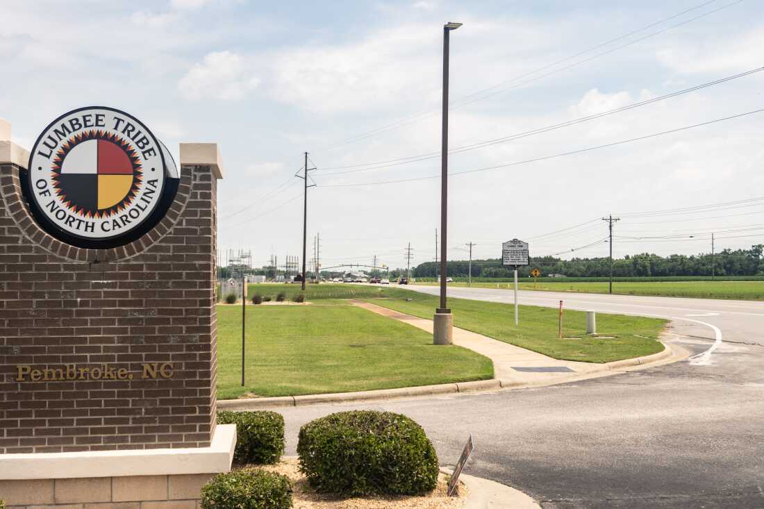 A sign says "The Lumbee Tribe" and "PemBroke, North Carolina" in an otherwise wide open landscape.