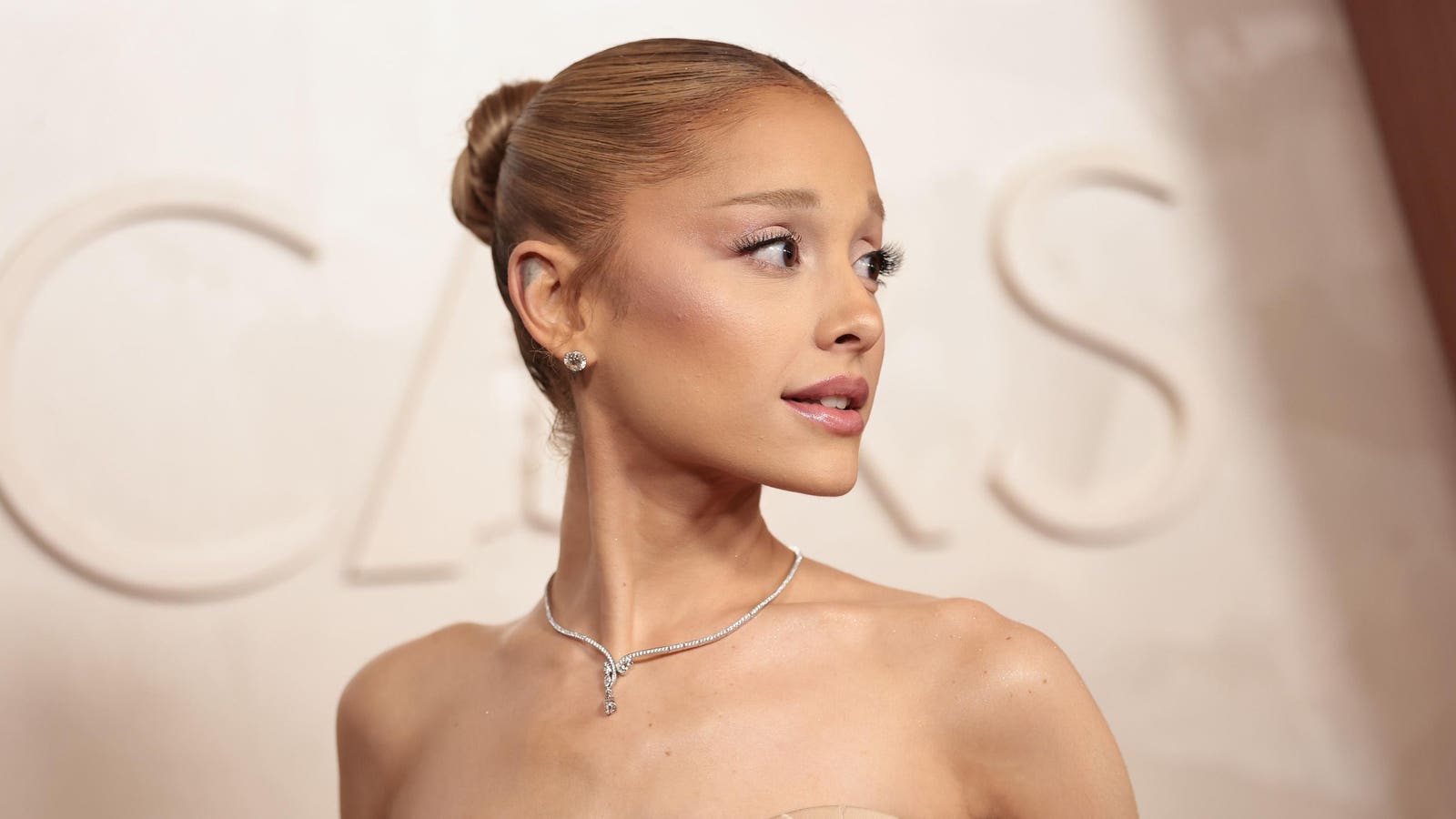 Ariana Grande’s New Album Easily Soars To No. 1