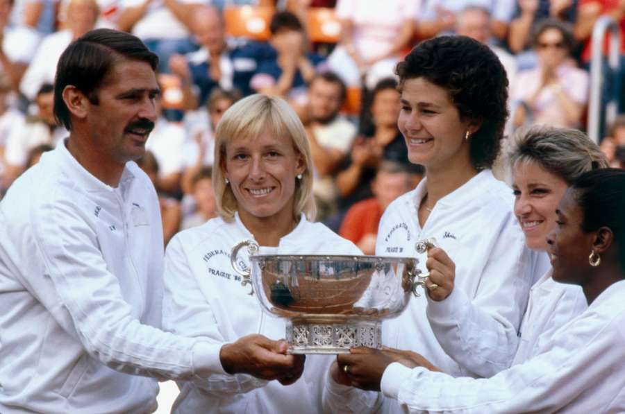 Marty Riessen, Martina Navratilova, Pam Shriver, Chris Evert and Zina Garrison of the USA team with the Federation Cup