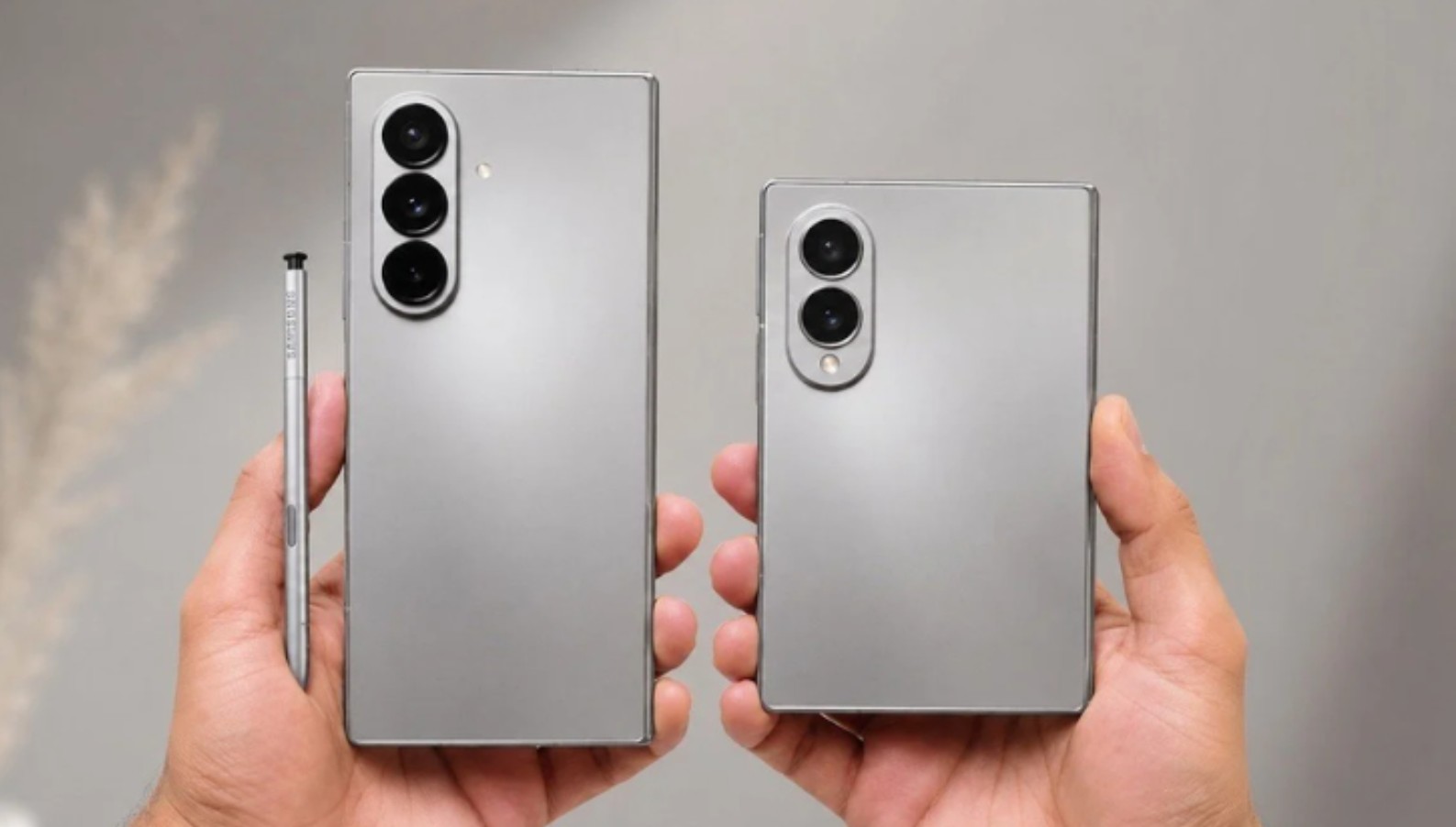 2 versions of Galaxy Fold