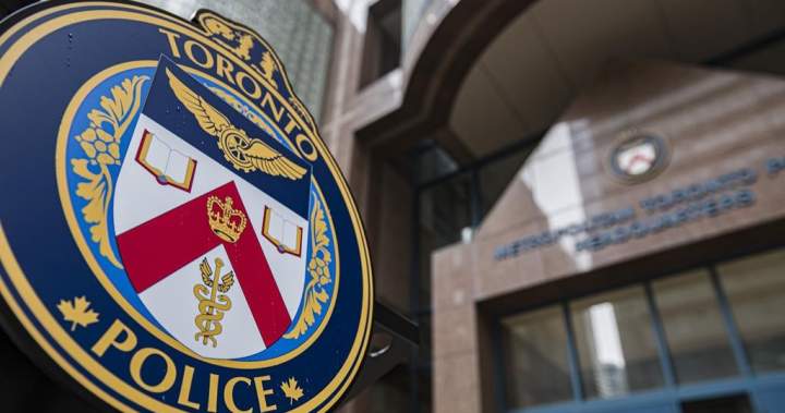 Police search for teenager in Toronto armed with knife after assault