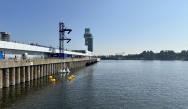 Search continues for man who fell into St-Lawrence River in Old Montreal